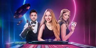 မြန်မာ Online Gaming ဂိမ်းကစားနေသော Hero ရိုက်ကူး